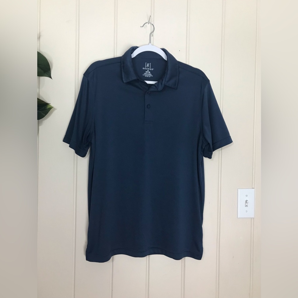 George SS Blue Polo 3 Button Shirt
Size Medium 38 - 40
100% Polyester
Smoke Free